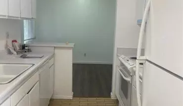 5 of 50 18307 Burbank Blvd Apartment for rent in Tarzana, CA