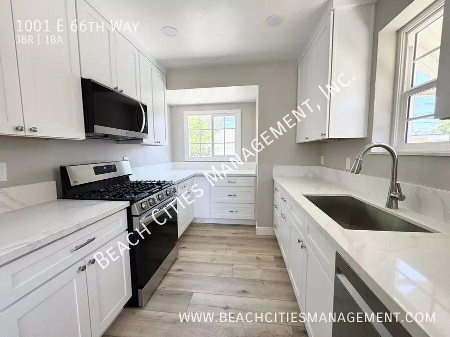 1001 E 66th Way House for rent in Long Beach, CA