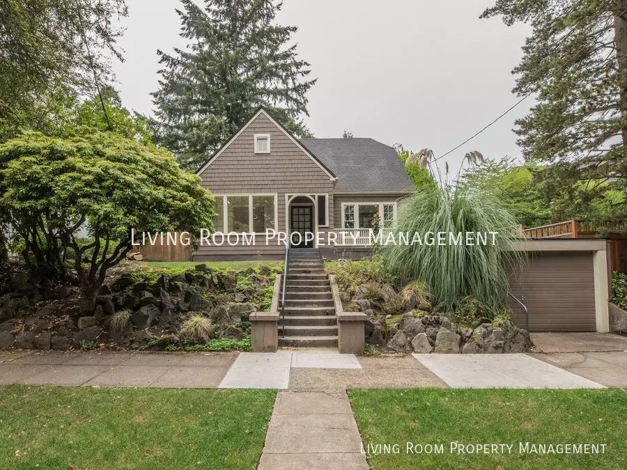 1417 NE Stanton St House for rent in Portland, OR