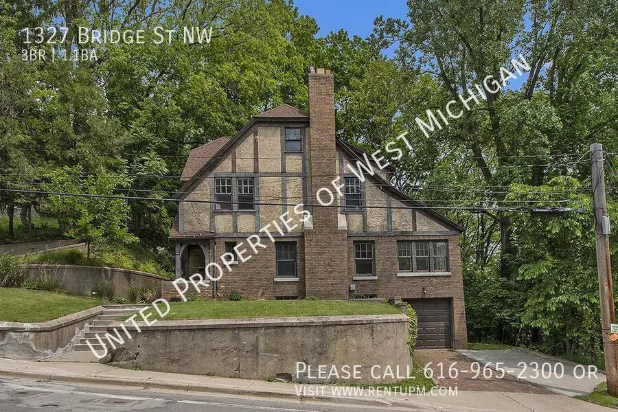 1327 Bridge St NW House for rent in Grand Rapids, MI