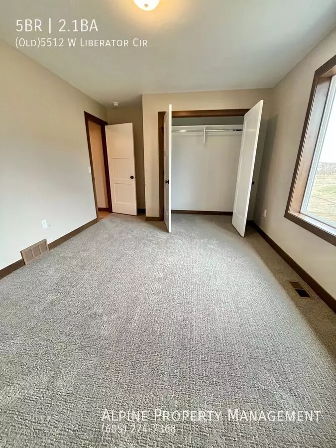 5512 W Liberator Cir House for rent in Sioux Falls, SD