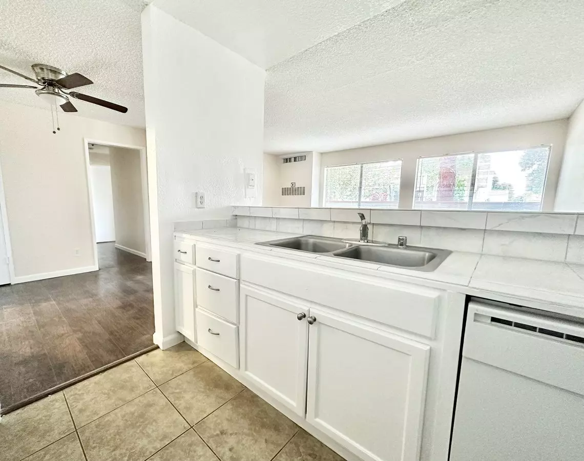 18440 Hatteras St Apartment for rent in Tarzana, CA