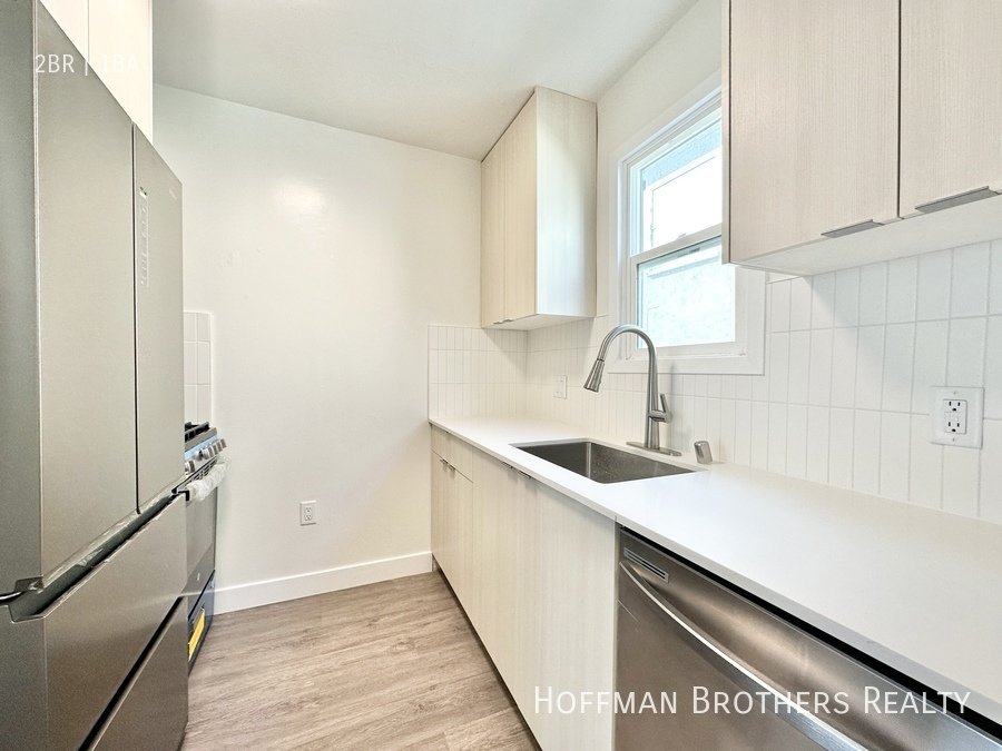 1243 S Dunsmuir Ave Los Angeles, CA Apartment for Rent