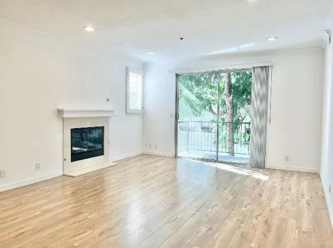 1033 N Crescent Hts Apartment for rent in West Hollywood, CA
