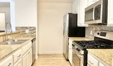 2 of 11 1033 N Crescent Hts Apartment for rent in West Hollywood, CA