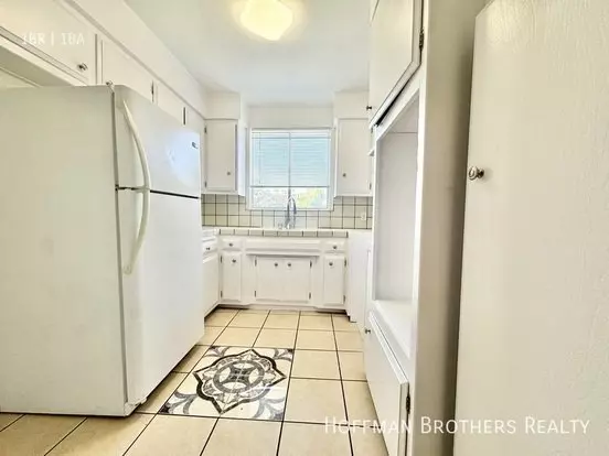 240 S Doheny Dr Apartment for rent in Beverly Hills, CA