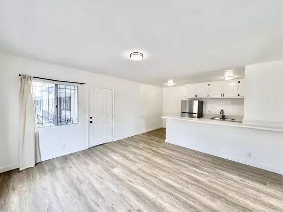 716 W 81st Apartment for rent in Los Angeles, CA