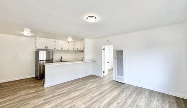 716 W 81st Apartment for rent in Los Angeles, CA