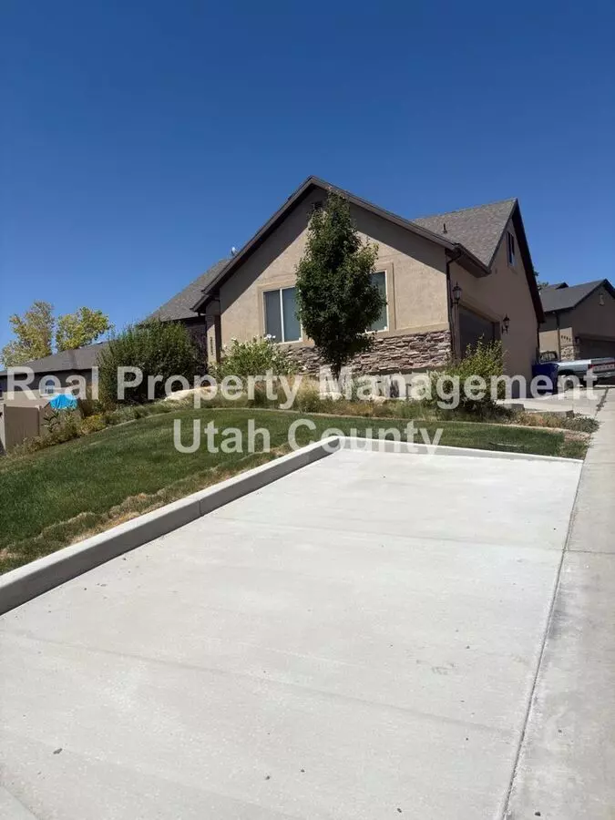 2083 N Raspberry Dr House for rent in Saratoga Springs, UT
