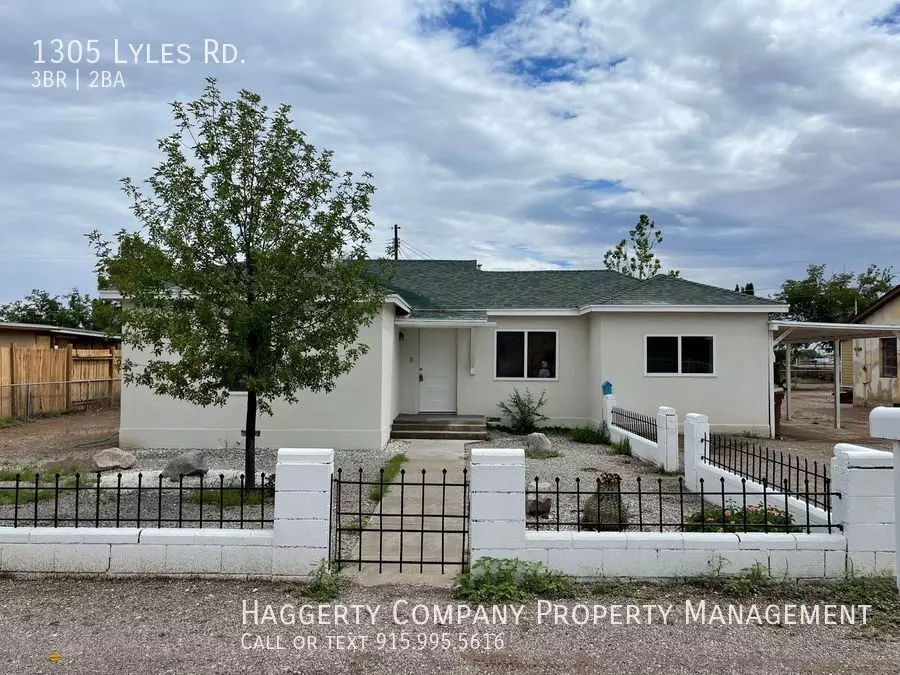 1305 Lyles Rd House for rent in Las Cruces, NM