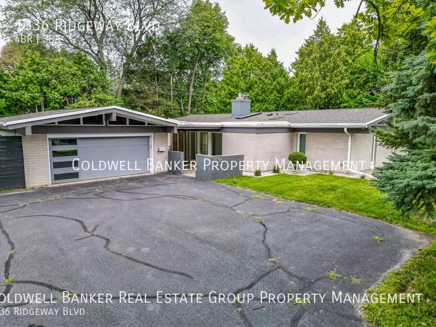 1336 Ridgeway Blvd House for rent in De Pere, WI