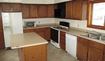 5 of 9 2024 E 6Th St House for rent in Superior, WI