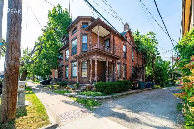243 1/2 W Third Ave Apartment for rent in Columbus, OH