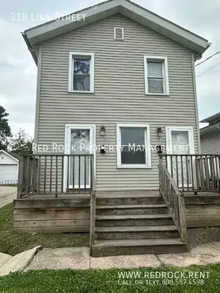 318 Linn St Apartment for rent in Janesville, WI