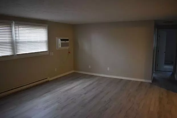 Mn Pollyanna 2702 Rowland Ave Apartment for rent in Canton, OH