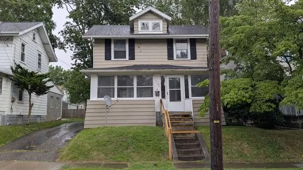 Charming 3-bedroom, 1-bathroom Home Located In The Heart Of Akron Apartment for rent in Akron, OH