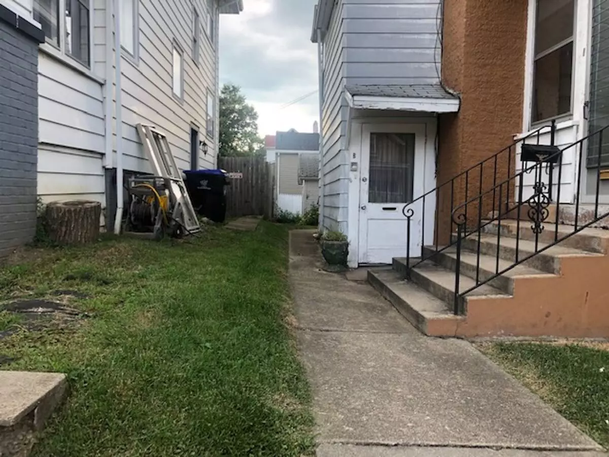 2 of 4 410 N Mclean St Apartment for rent in Bloomington, IL