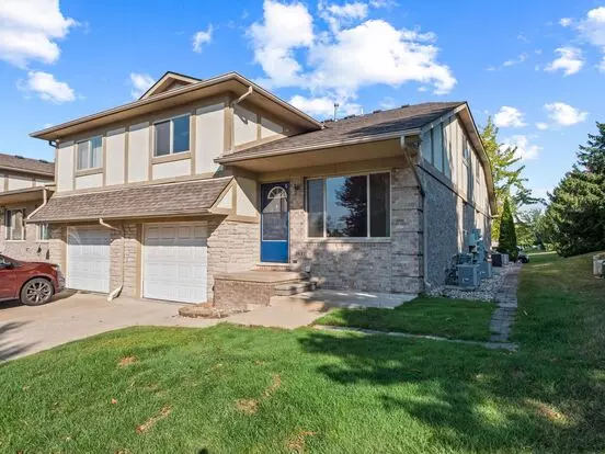 2 Bed / 2 Bath Sterling Heights Townhome - Awesome Home, Even Better Location Apartment for rent in Sterling Heights, MI
