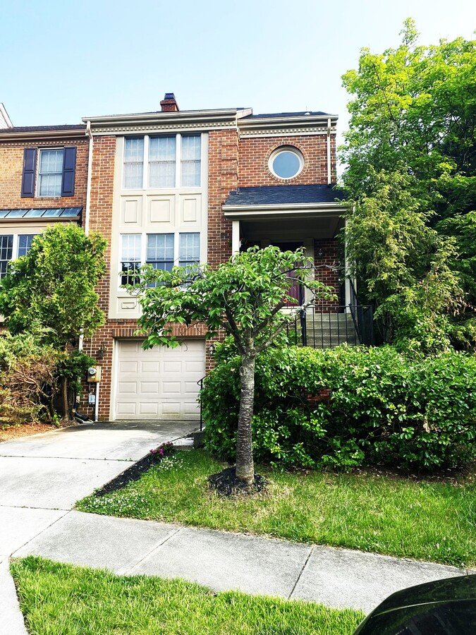 Garage Townhome Apartments 9401 Rosmarin Way Laurel, MD