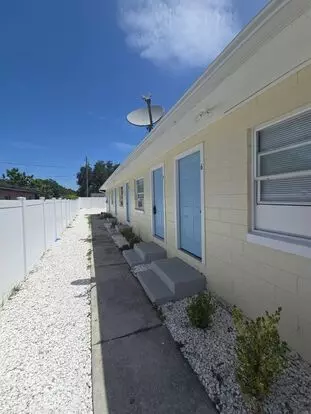 218 Florida Ave Apartment for rent in Dundee, FL