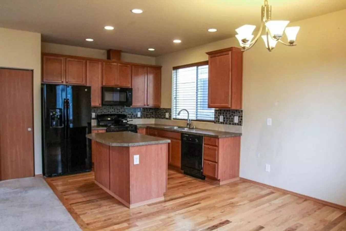 Spacious And Modern 4-bedroom Home In Everett House for rent in Everett, WA