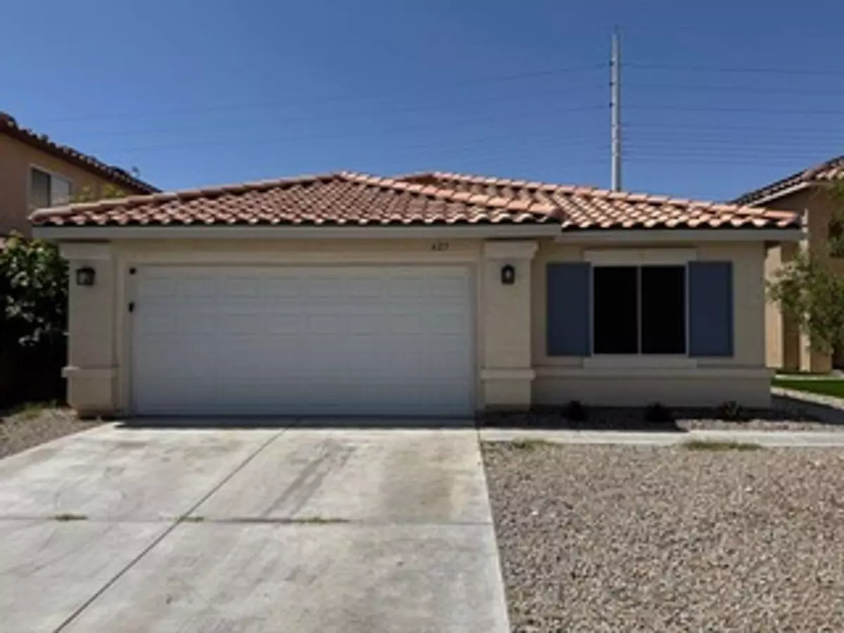 Se Pebble And Pollock!! Single Story!! Fire Place! Low Maintenance Desert Landscape Front And Back!! House for rent in Las Vegas, NV