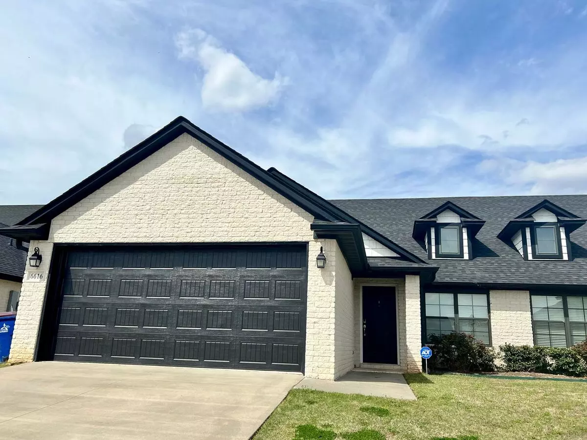 3B Spacious Townhome With Fenced Backyard In Chaffee Crossing. **ask About Move In Special** House for rent in Fort Smith, AR