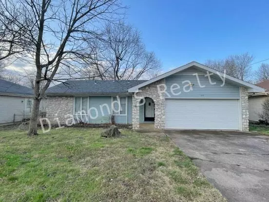 Charming 3 Bedroom Home Available Early July! Apartment for rent in Springfield, MO