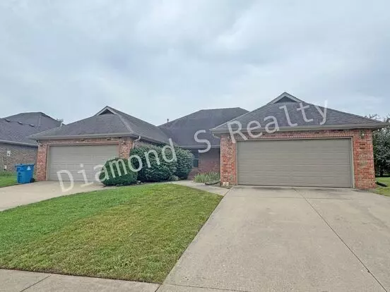 Spacious And Unique Patio Home Available! Apartment for rent in Springfield, MO