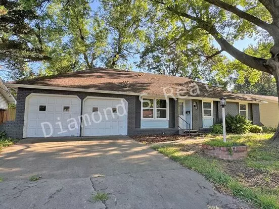 Charming 3 Bedroom Home Located In The Heart Of Springfield Apartment for rent in Springfield, MO