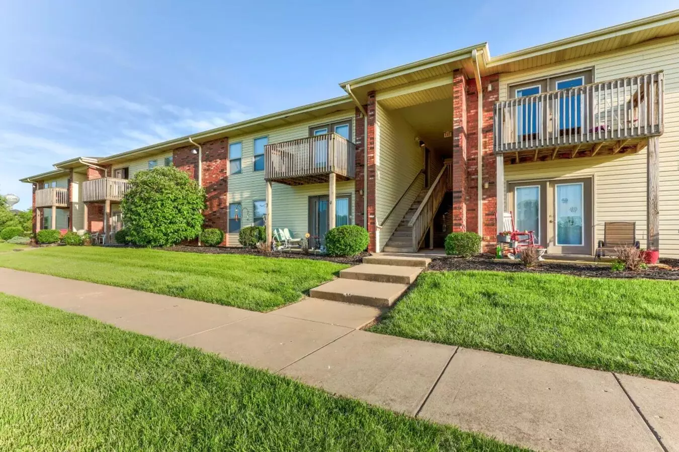 2 of 2 Ozark Mountain Crossing Apartments Apartment for rent in Ozark, MO