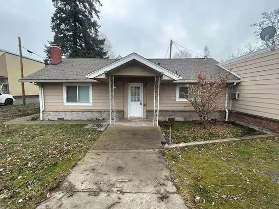 700-704 S Columbus Triplex - Martin Apartment for rent in Goldendale, WA