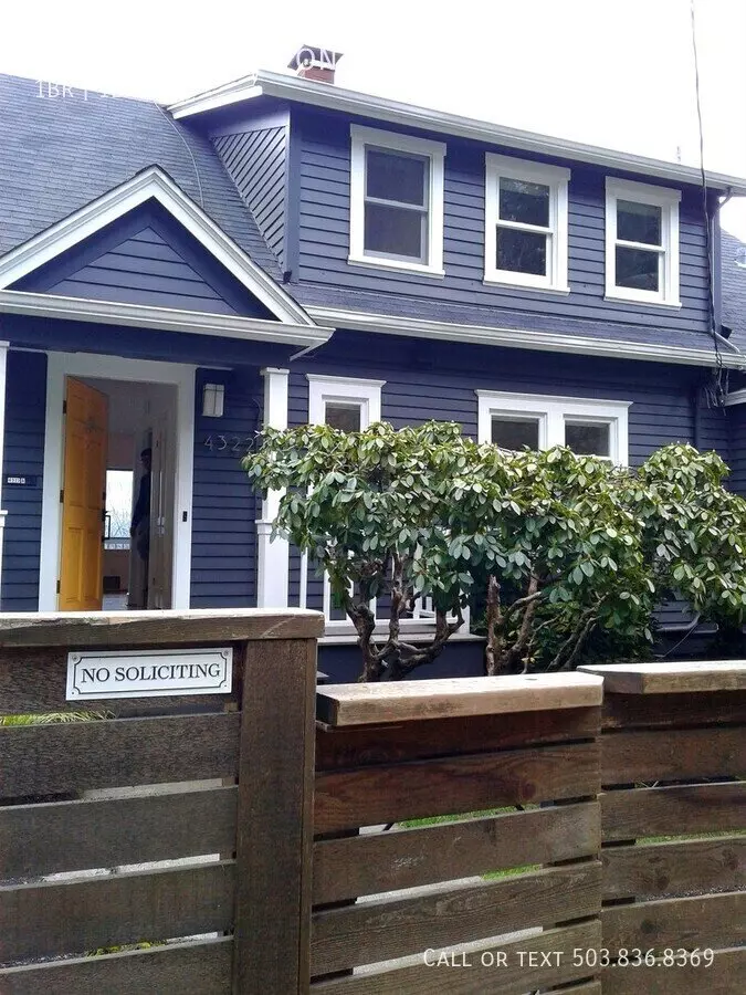 4322 SW Hamilton Ter Apartment for rent in Portland, OR
