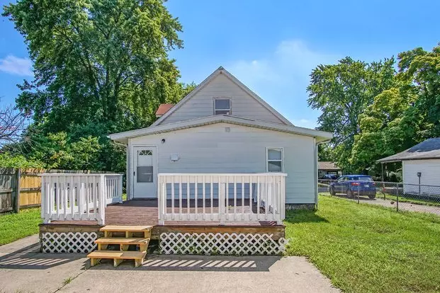 911 Laurel St Apartment for rent in Mishawaka, IN