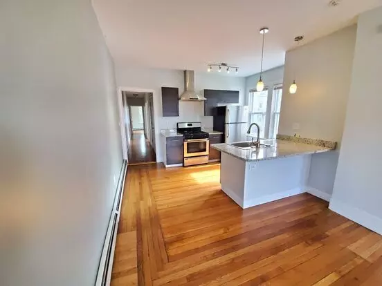 Fantastic 3 Bed 1 Bath, 1 Off Street Parking Spot - Close To Hope St And Miriam Hosptial Apartment for rent in Providence, RI