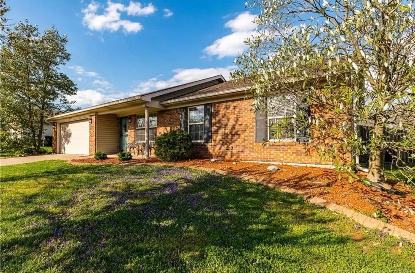 3br/2br Home For Rent - Fenced Back Yard W/bonus Room - Jeffersonville, In House for rent in Jeffersonville, IN