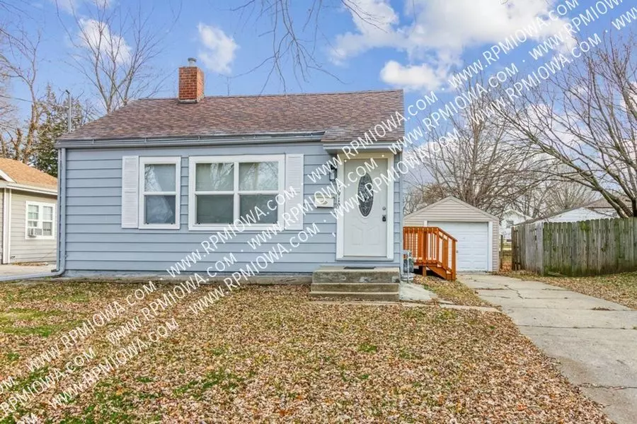 3919 14th St House for rent in Des Moines, IA