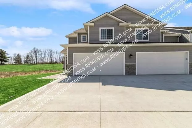5695 Buckthorne Dr Apartment for rent in Pleasant Hill, IA