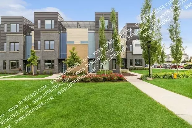 105 E Center St Apartment for rent in Des Moines, IA
