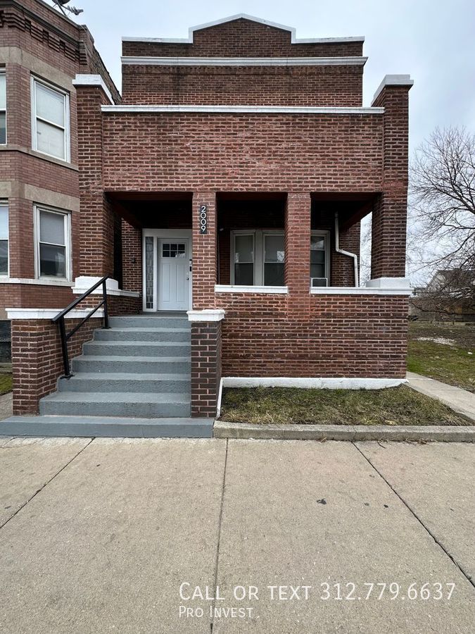 2009 W Garfield Blvd Chicago, IL Apartment for Rent