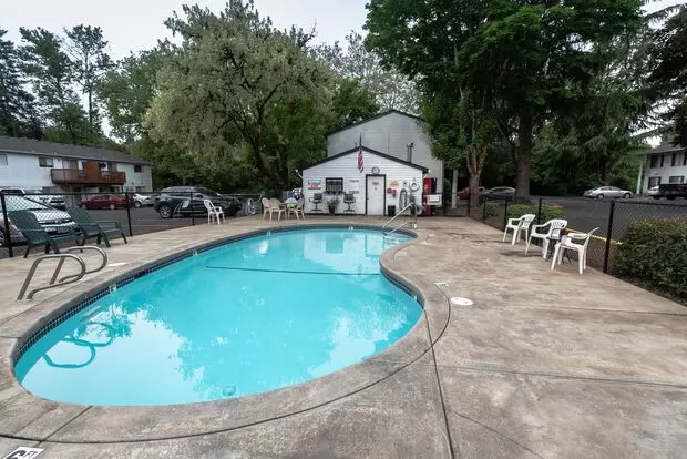Jamestowne Plaza Apartments Apartment for rent in West Linn, OR