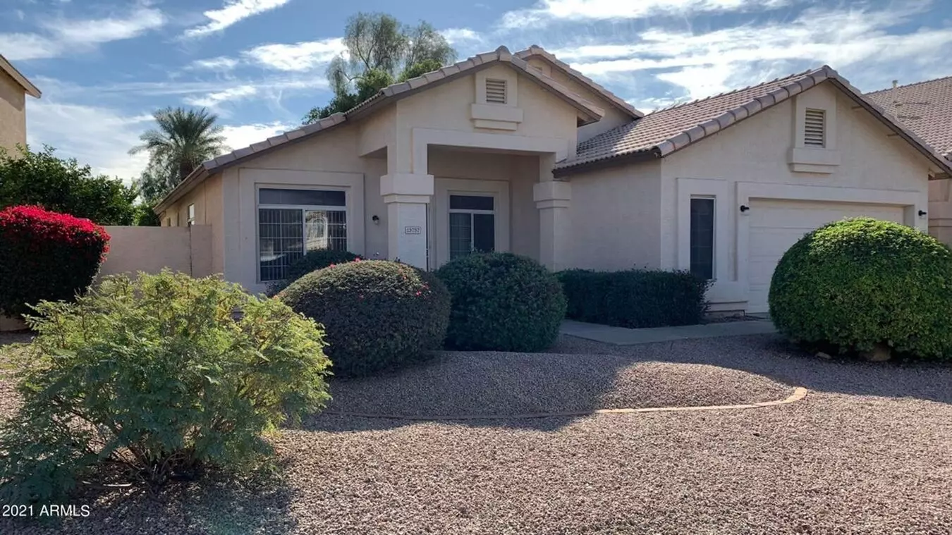 3 Bed, 2 Bath Home W/den And 2 Car Garage In Goodyear!! House for rent in Goodyear, AZ