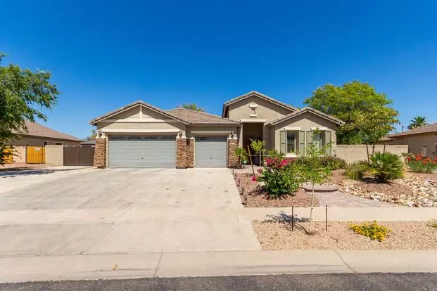 Beautiful 4 Bedroom Home In Glendale!! 3 Car Garage And Rv Gate! Apartment for rent in Glendale, AZ