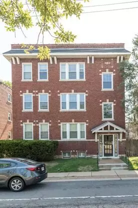 762 Kingsland Apartment for rent in University City, MO
