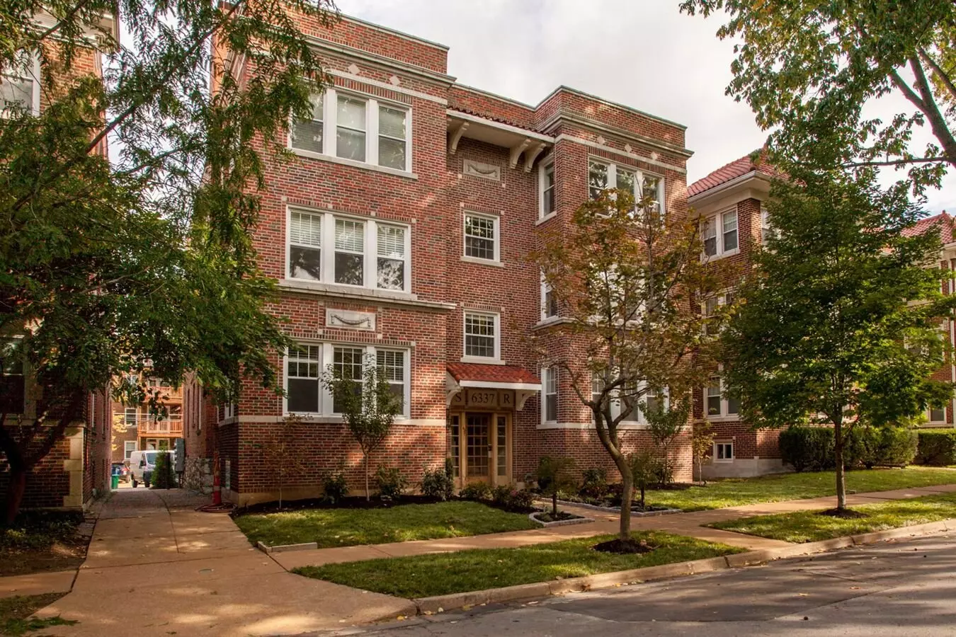 Renovated From Top To Bottom 2bd/1baths - Demun Apartment for rent in Clayton, MO