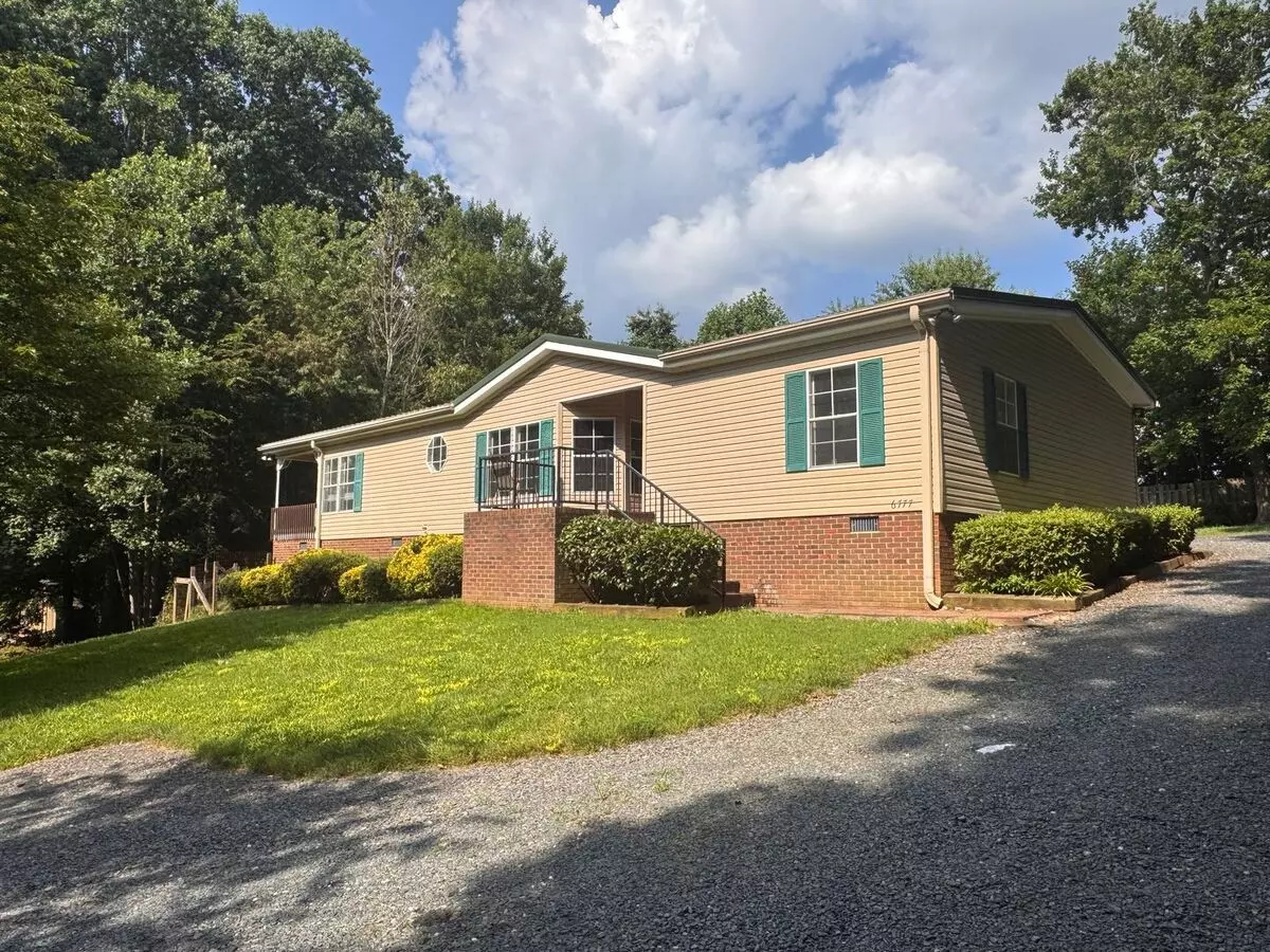 3br 2ba Home On Almost An Acre Lot House for rent in Randleman, NC
