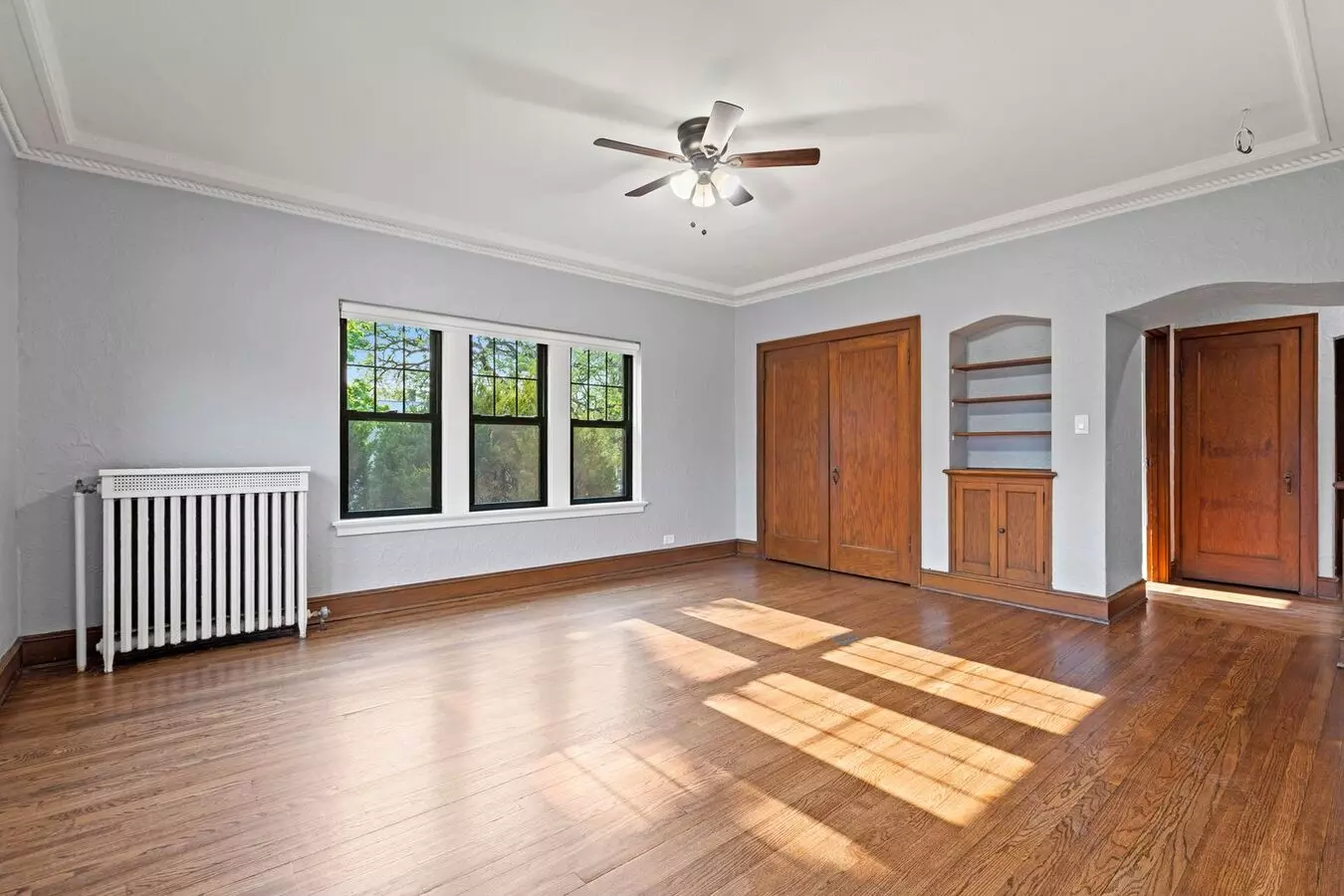 $300 Newly Remodeled Vintage Charm With 21st Century Upgrades Apartment for rent in Waukegan, IL