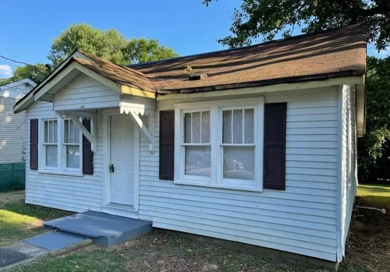 Charming Ranch Home In Columbia: 2 Bedroom/1 Bath With Extra Flex Space For Office Or Additional Bedroom House for rent in Columbia, TN