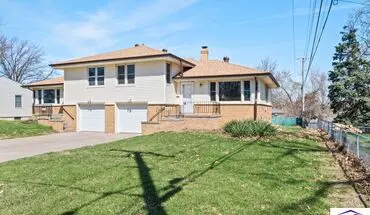 2 of 16 Vinton Duplex Apartment for rent in Omaha, NE