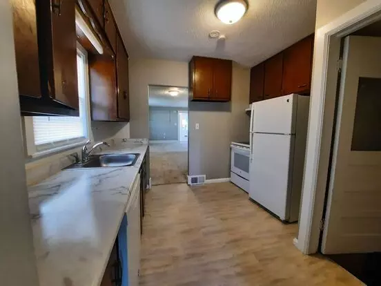 3 Bedroom Home With A Fenced Yard Apartment for rent in Des Moines, IA